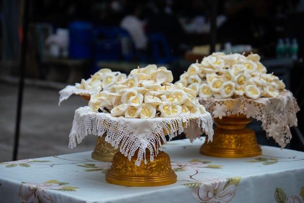 Zdjęcie kwiaty chan to papierowe kwiaty używane w tajskich ceremoniach pogrzebowych