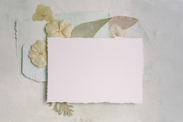 kwiaty i papier do makiety kartki lettr