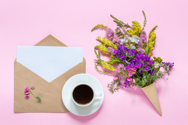 Kwiaty Polowe, Koperta Rzemieślnicza I Filiżanka Kawy