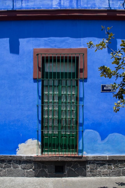 la casa azul znajduje się w Coyoacn wewnątrz i na zewnątrz, gdzie mieszka Frida