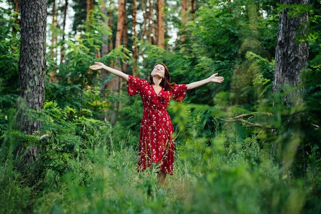 Łączenie się z naturą korzyści dla zdrowia psychicznego terapia przyrodnicza ekoterapia pomaga przyrodzie w zakresie zdrowia psychicznego