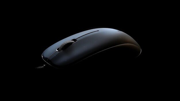 Ładna czarna mysz komputerowa jest odizolowana na czarnym tle mysz jest bezprzewodowa i ma ergonomiczną konstrukcję