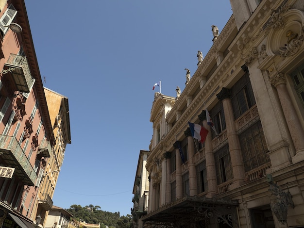 Ładne stare budynki miejskie we Francji