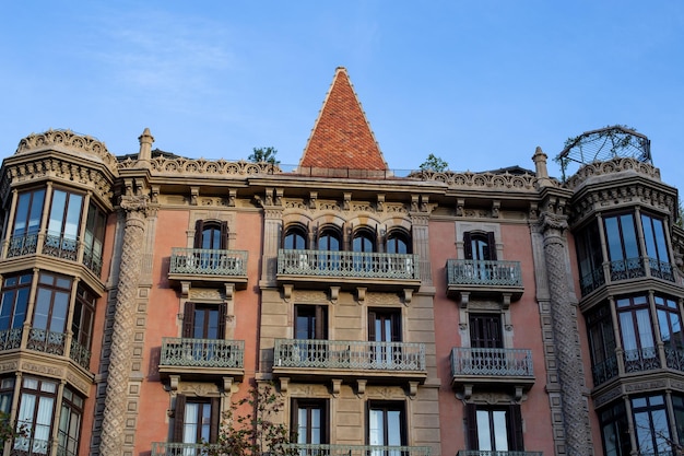 Zdjęcie Ładny budynek w mieście barcelona modernistyczna architektura w europejskim mieście