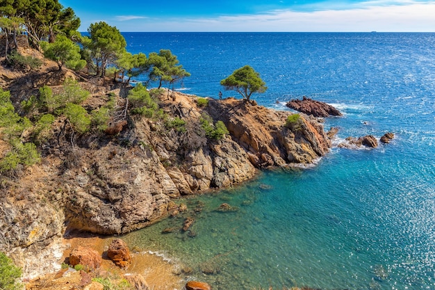 Zdjęcie Ładny krajobraz z wybrzeża costa brava w hiszpanii, la fosca