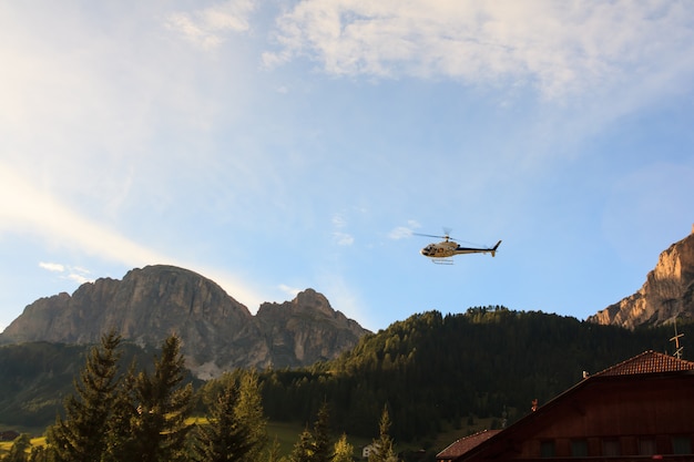 Lądowanie helikoptera w Val Badia