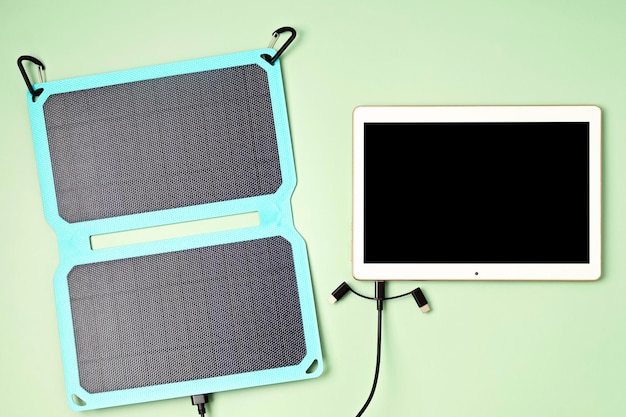 Zdjęcie Ładowarka słoneczna do urządzeń mobilnych pomysł na zrównoważony styl życia