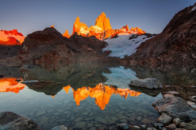 Laguna de Los Tres i góra Fitz Roy w tletimelapse Patagonia Argentina