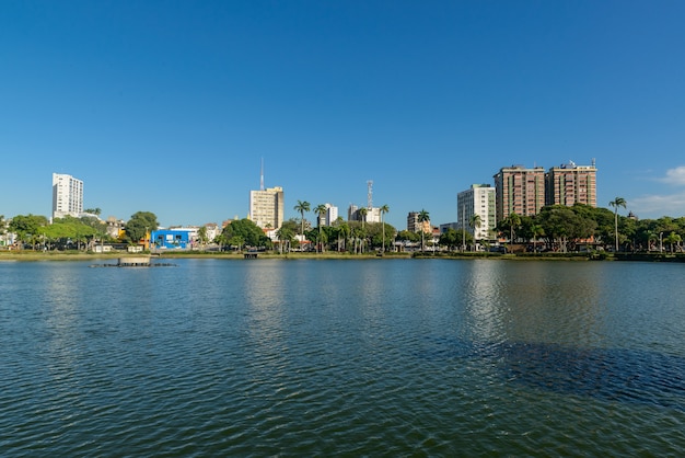 Laguna w parku Solon de Lucena, Joao Pessoa, Paraiba, Brazylia, 25 czerwca 2021 r.