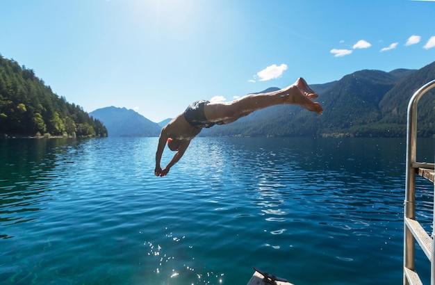 Lake Crescent w Olimpijskim Parku Narodowym, Waszyngton, USA