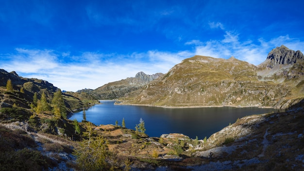Lakes Gemelli. Alpejskie jezioro Alp Orobias w północnych Włoszech.