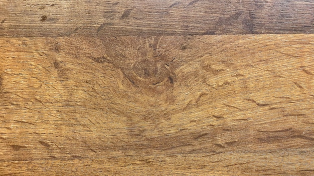 Laminat o jasnej strukturze drewna