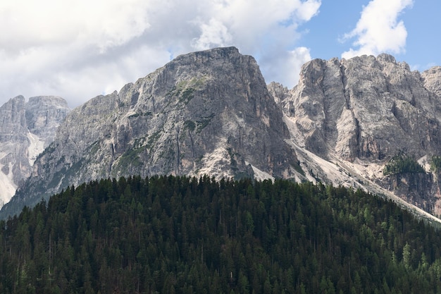 Las Iglasty U Podnóża Włoskich Dolomitów