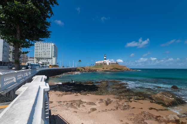 Latarnia morska Barra Punkt turystyczny Salvador Bahia w Brazylii.