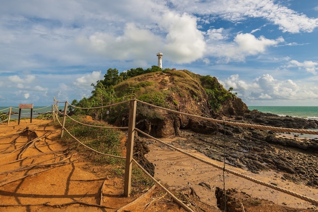 Zdjęcie latarnia morska i park narodowy koh lanta, krabi, tajlandia