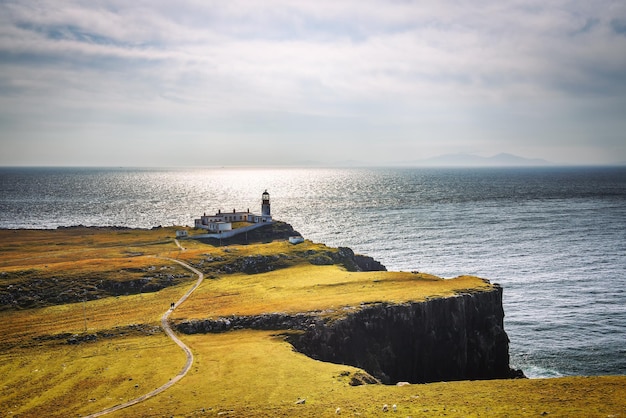 Latarnia morska Neist Point na Isle of Skye w Szkocji