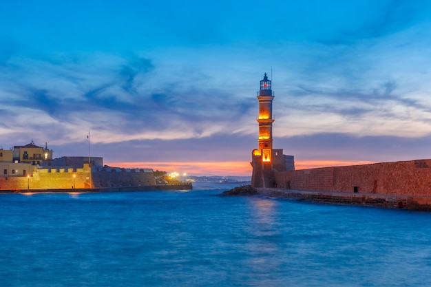 Latarnia morska o zachodzie słońca, Chania, Kreta, Grecja