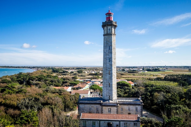 Latarnia morska z wielorybami Phare des baleine na wyspie Re we Francji