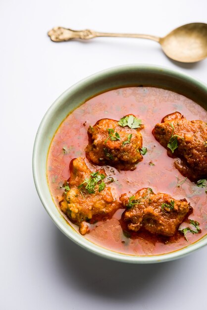 Lauki Kofta Curry Przyrządzane Z Bottel Gourd Lub Doodhi, Podawane W Misce Lub Karahi. Selektywne Skupienie