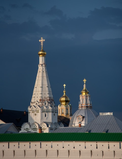 Ławra Trójcy św. Sergiusza w wieczornym świetle (Sergiyev Posad, Rosja)