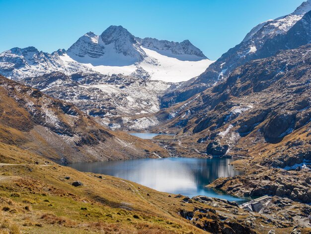 Le Grand Lac ou le Lac Bramant obok schroniska Etendard we Francji