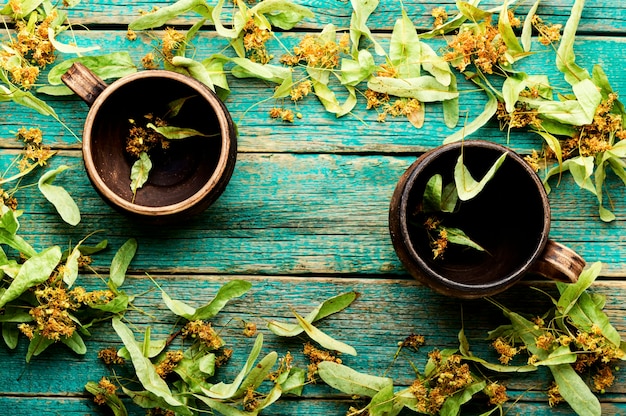 Lecznicza herbata z kwiatostanów lipy
