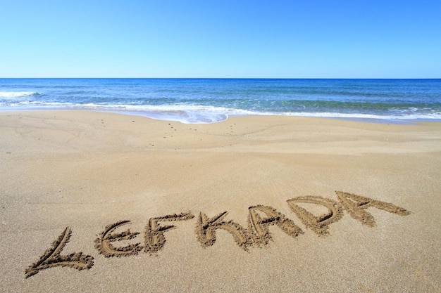 Lefkada napisane na piaszczystej plaży