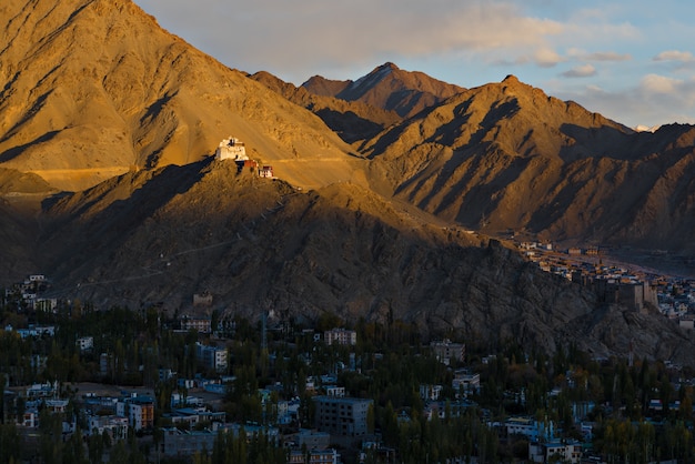 Leh Ladakh Miasta Głąbika Z światłem Słonecznym