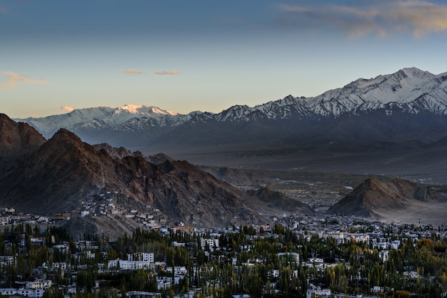 Leh Ladakh Miasta Głąbika Z światłem Słonecznym