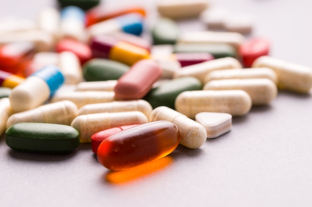 Lek, tabletka, witamina i lek w różnych kształtach