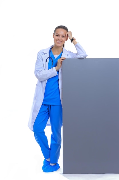 Lekarka z pustym billboardem Kobieta lekarka