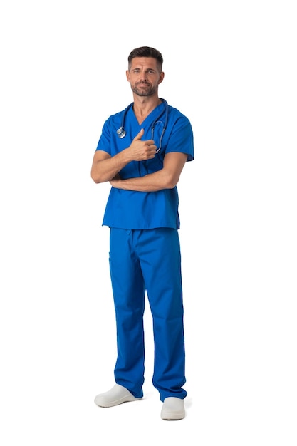 Lekarz w niebieskim mundurze z kciukiem do góry