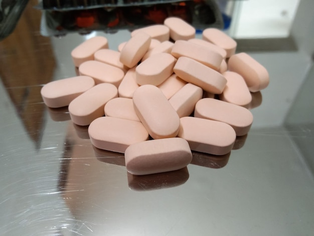 Leki lub tabletki dla pacjenta z bakteriami Microbacterium tuberculosis (MTB)