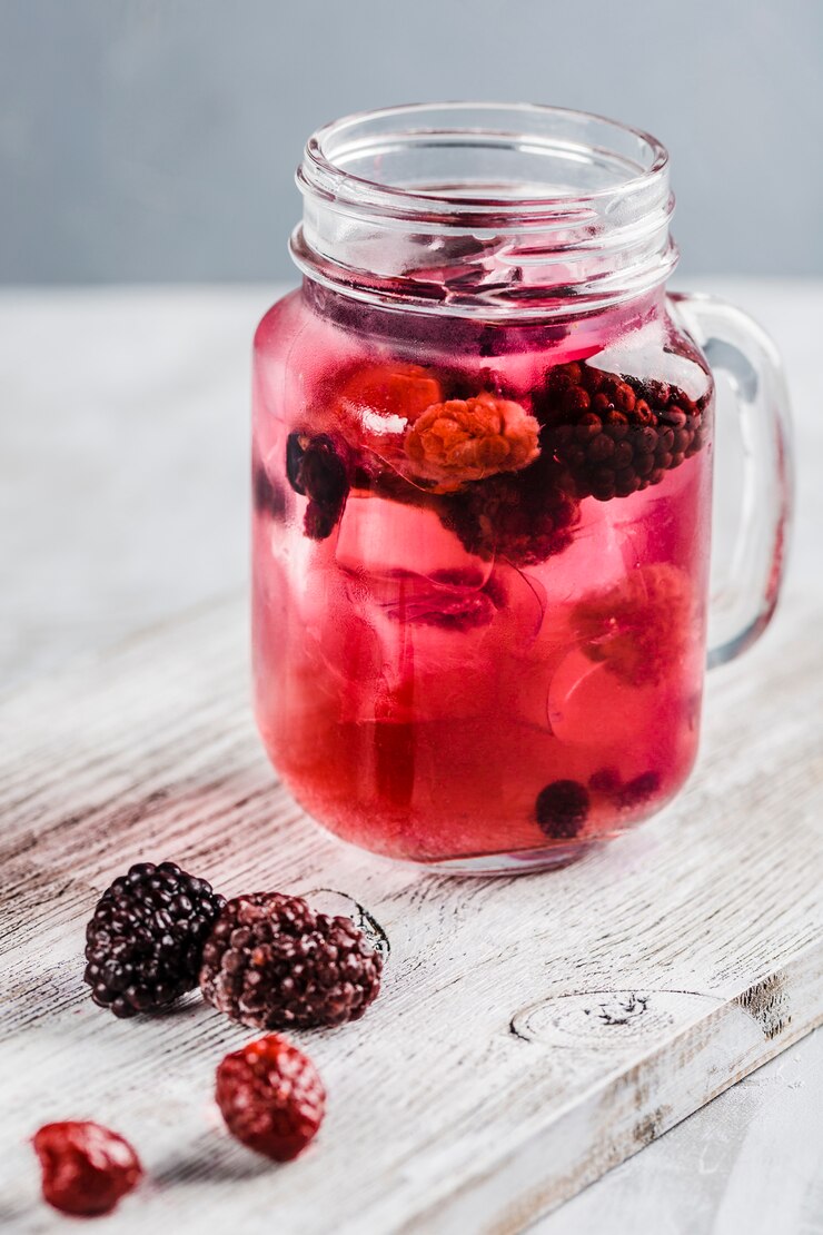 Lemoniada ze świeżych jeżyn i malin