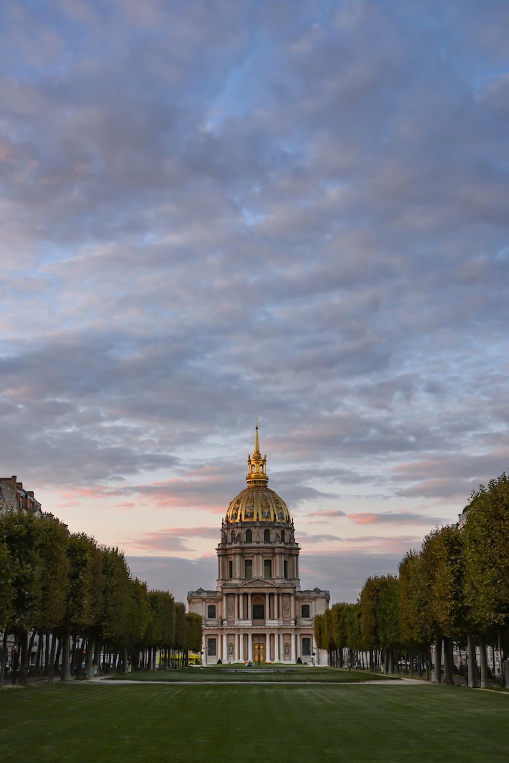 Zdjęcie les invalides o zachodzie słońca