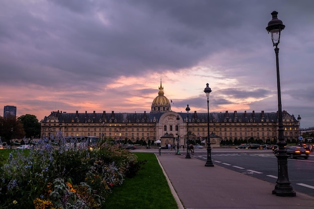 Les Invalides wieczorem Paryż wrzesień 2017