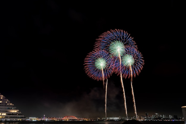 Letni festiwal fajerwerków w Japonii