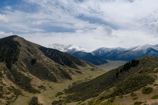 Letni krajobraz górski Kirgistan góry Region IssykKul