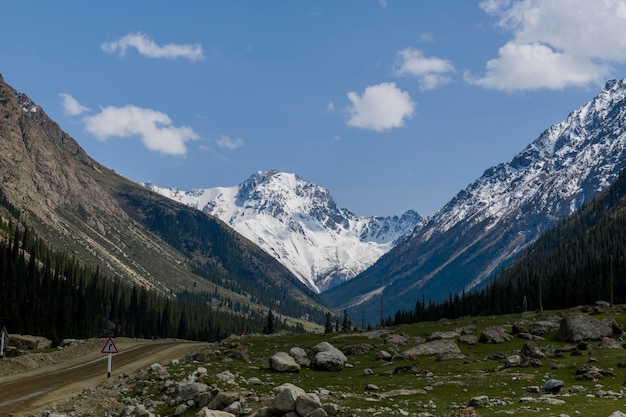 Letni krajobraz górski Kirgistan góry Region IssykKul