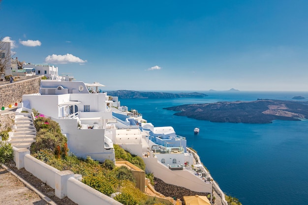 Letni krajobraz na Santorini w Grecji Idylliczna biała architektura pod błękitnym niebem Idealna podróż