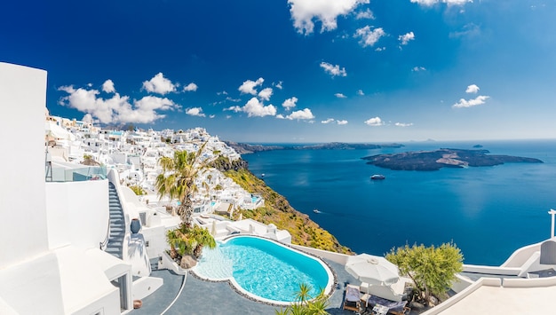 Letni krajobraz Santorini Grecja Idylliczna biała architektura pod błękitnym niebem Inspirujące podróże