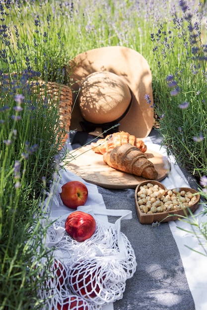 Letni Piknik Na Lawendowym Polu