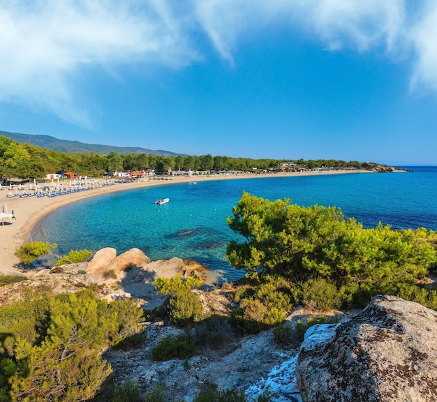 Letni poranek plaża Platanitsi Grecja