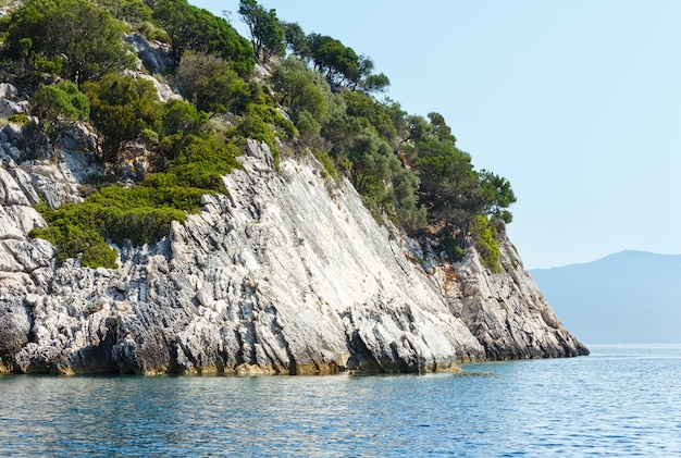 Letni Widok Na Wybrzeże Z Motorówki Kefalonia, Niedaleko Agia Effimia, Grecja