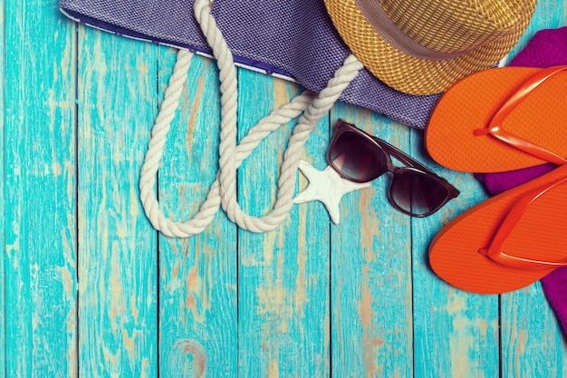 Letnie wakacje z artykułami plażowymi