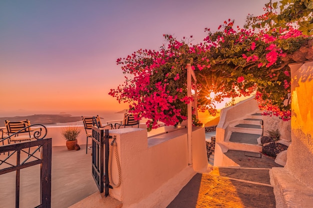 Letnie wakacje zachód słońca scenic luksusowych słynnego miejsca w Europie. Biała architektura na Santorini