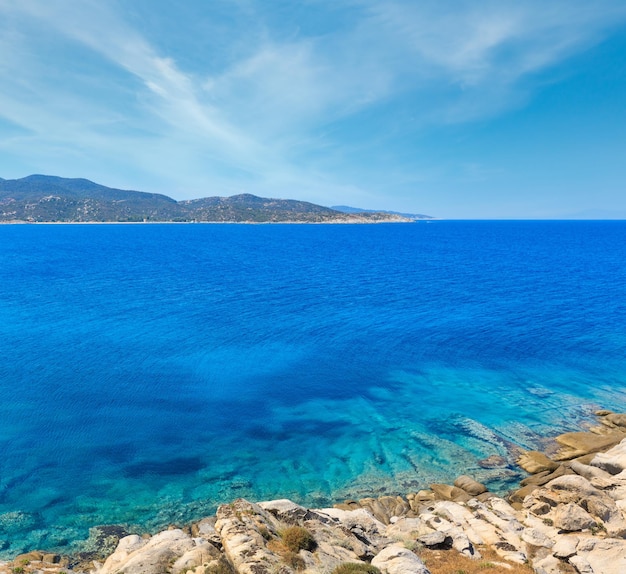 Zdjęcie letnie wybrzeże morskie sithonia grecja