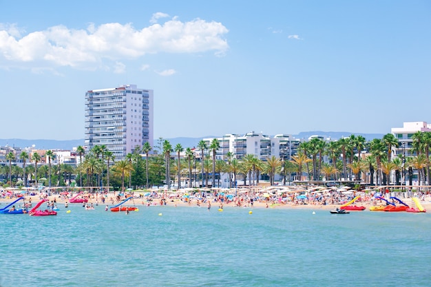 Levante Plaża W Salou śródziemnomorskim Hiszpania. Podróże, Wakacje W Costa Dourada.