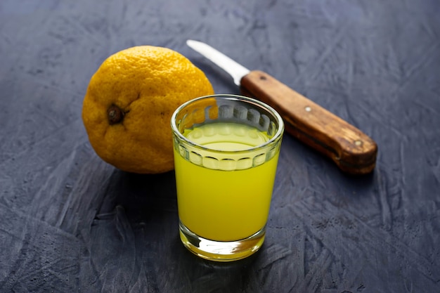 Limoncello, włoski likier z cytrynami