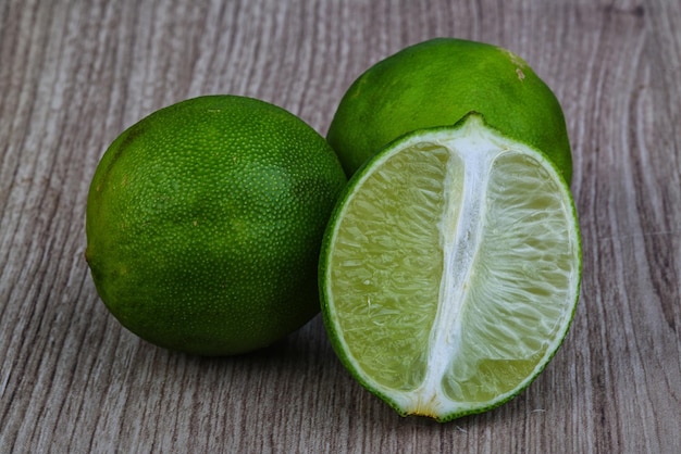 Limonka z owoców tropikalnych